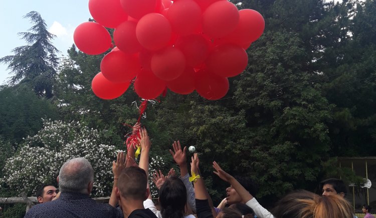 Балони-мечти в небето над Стара Загора пуснаха деца, заедно с депутата Георги Гьоков