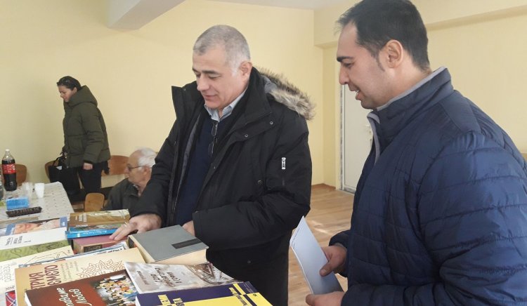 Депутатът Георги Гьоков и млади социалисти дариха книги  на село Колена