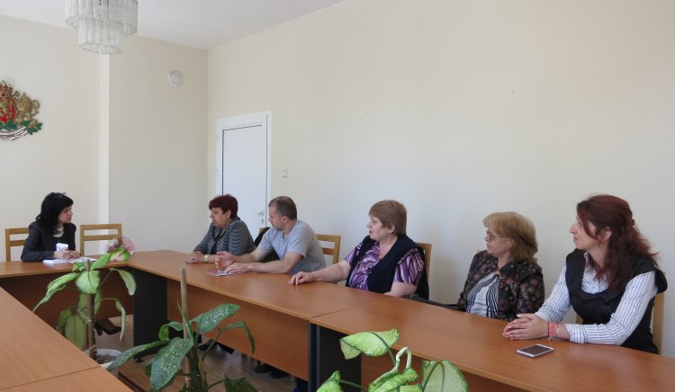 Донка Симеонова: Следя решаването на въпроса за транспортните разходи на учителите