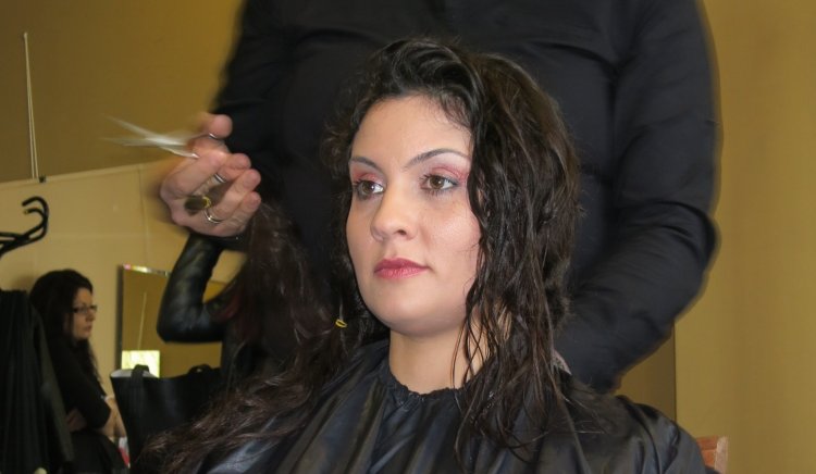 Социалистката Даниела Лекина, зам.-председател на местния парламент в Стара Загора, дари косата си в подкрепа на онкоболни жени