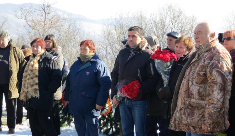Председателят на Областния съвет на БСП-Стара Загора  Васил Самарски се поклони пред героизма на 14-те партизани, загинали в местността „Дерменка”