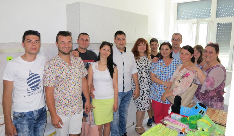 След кампания, организирана от Младежкото обединение на БСП в Казанлък, детското отделение в общинската болница получи дарение