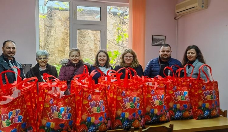 Социалисти от Стара Загора и Опан  дариха на възрастни, самотни  и социално слаби хора за Великден